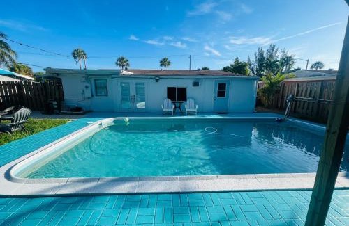 Margate House | Cozy Pool-House with 3 bedrooms-2 bathrooms