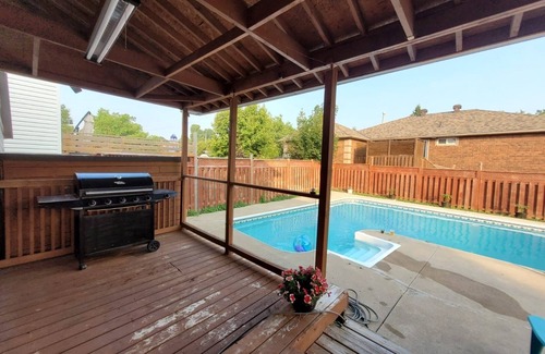 Barrie House | Cozy Pool Retreat in Barrie
