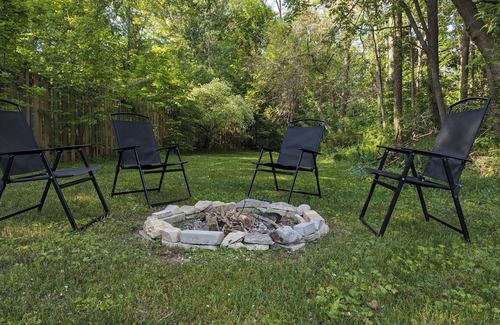 Port Elgin Cottage | Cozy Port Paradise - Minutes Walk from the Lake