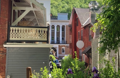 Jim Thorpe Cottage | Cozy private 1 bedroom in downtown Jim Thorpe