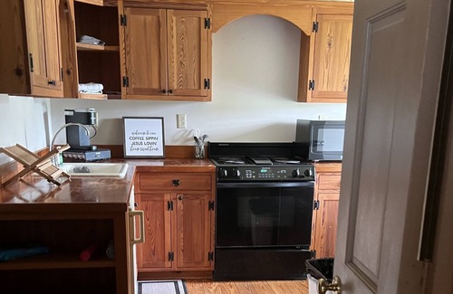 Clifford Cabin | Cozy, private, 1 bedroom cabin w/beautiful view