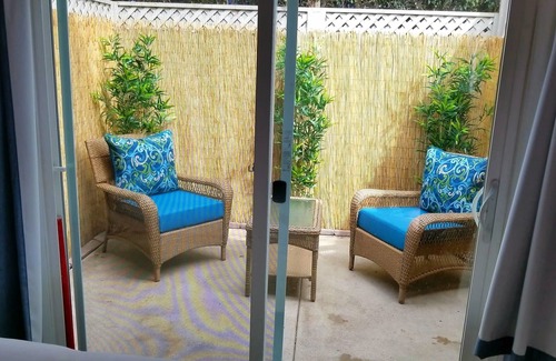Beach Barber Tract House | Cozy & Private - 2 Br 2 Ba -Patio, Firechat-AC- Private parking 2 blks to beach