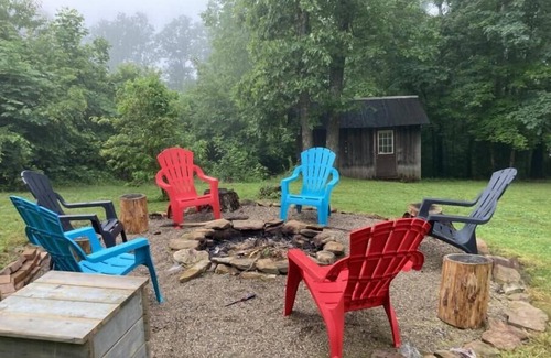 McArthur Cabin | Cozy, Private 3-bedroom cabin with WiFi, Hot Tub, and Games Near State Parks