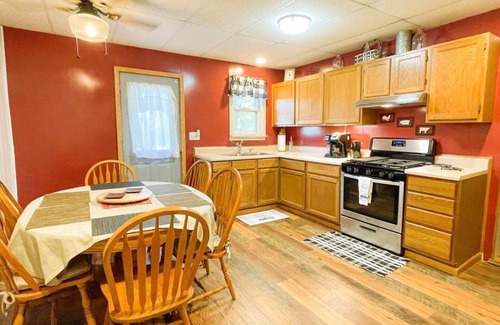 Jewell County House | Cozy private Lakehouse with prime fishing, hunting, and lake access.