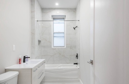 Mile End Apartment | Cozy, Private Room - Everything You Need!