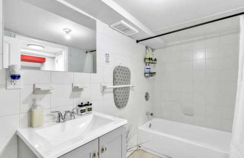 Constable Hook Apartment | Cozy Private Room in Shared Space NYC Light Rail BSMT A