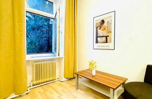 Floridsdorf Apartment | Cozy Private Room | Shared Flat Near FAC Platz