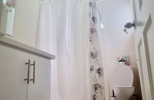 Durants Apartment | Cozy Private Room with Local Charm – St. James, Barbados