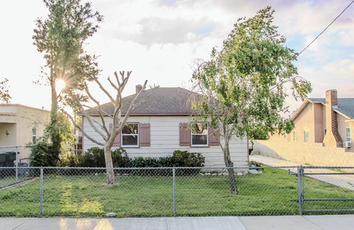 Downtown Riverside House | Cozy, Private, & Safe 3 Bed Home - 2 Min from DTR & UCR