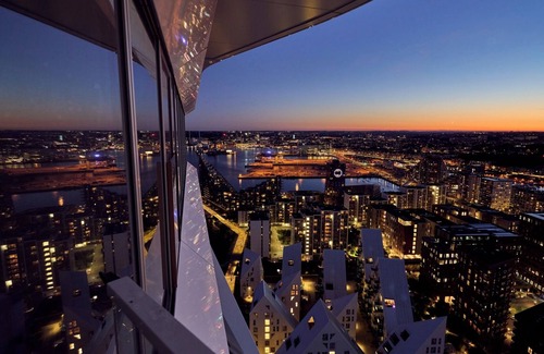 Aarhus C Condo | Cozy & Private Seaview Retreat - 2 Balconies, 11th Floor, Elevator