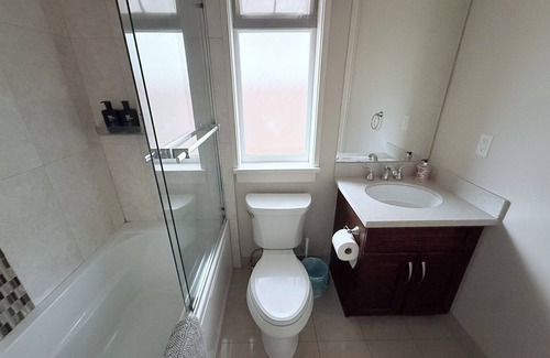 Richmond House | Cozy&Private Suite in Richmond with Separate entrance and parking spot