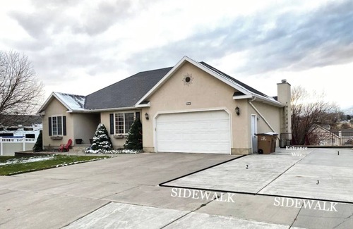 Riverton House | Cozy Private Suite with Kitchen, Gym, and More in UT!