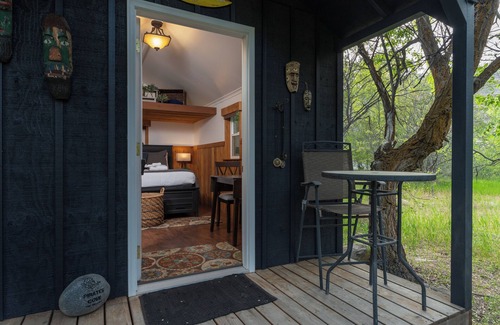 Orondo Cabin | Cozy Queen Cabin Retreat at Pirates Cove | River Access + Bathhouse