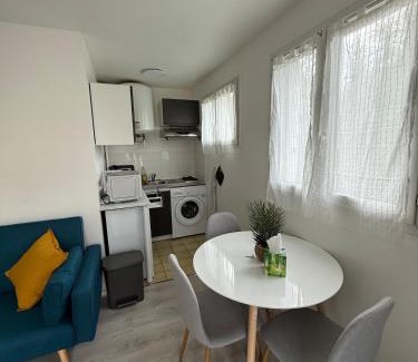 Arpajon Apartment | Cozy, quiet and bright studio