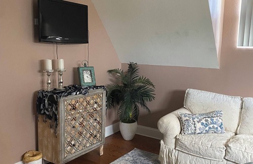 Santa Maria Apartment | Cozy quiet apartment on the Central Coast, 25-35 minutes to Pismo & Avila Beach