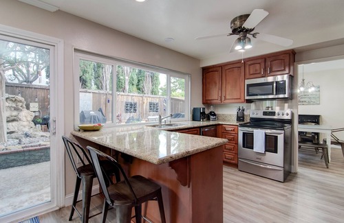 Tustin House | Cozy & Quiet Home w/backyard oasis perfect for California Dreaming near Irvine
