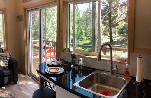Howard House | Cozy Quiet Mountain Gem