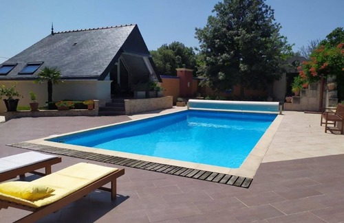 Saint-Etienne-de-Montluc Cottage | Cozy Retreat with Heated Pool near Nantes