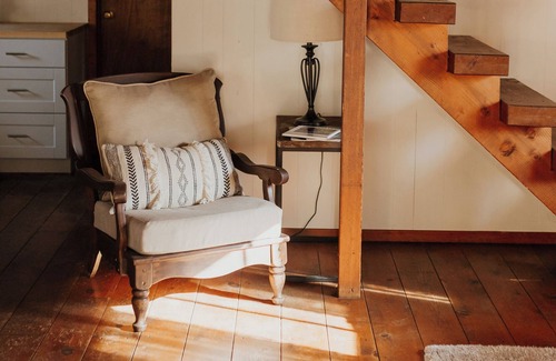 Coffee Creek Resort | Cozy Rainbow Cabin located on Coffee Creek in Trinity Alps