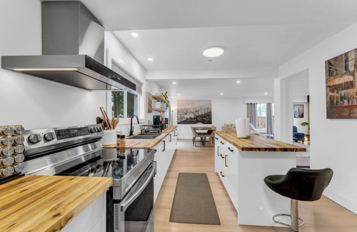Maple Ridge House | Cozy rancher with a big yard close to the mountains