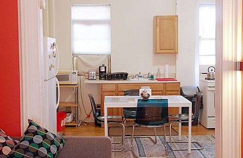 McGinley Square Apartment | Cozy Red Studio 15 Min Walk to Jsq Path Station Easy Commute to NYC