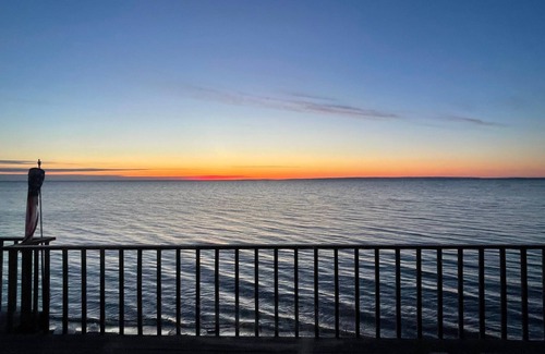 Beaver Island House | Cozy Relaxing Beaver Island Cottage – Waterfront, Beach Access, & WiFi