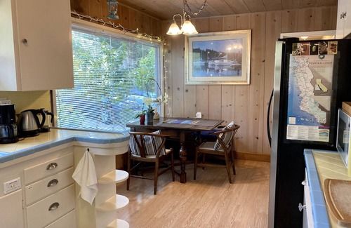 Pacific Grove House | Cozy & Relaxing - Family Friendly - Cheerful 2-bed 2-bath home