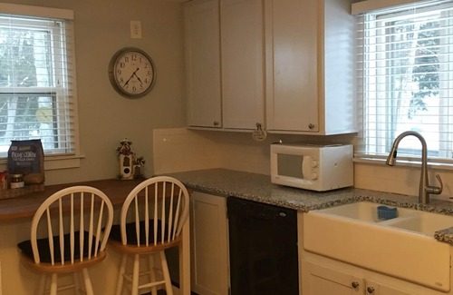Charlevoix Cottage | Cozy relaxing getaway - Great trails, sunsets, dunes, jacuzzi tub, beach