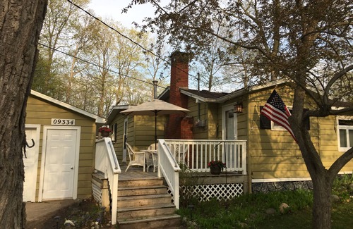 Charlevoix Cottage | Cozy relaxing getaway - Great trails, sunsets, dunes, jacuzzi tub, beach
