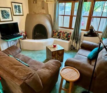 Taos House | Cozy & Relaxing Near Taos Plaza