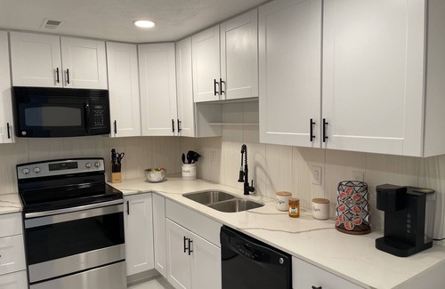 Lehi Apartment | Cozy remodel Bsm Apt @silicone slopes 20 min to Sundance resort
