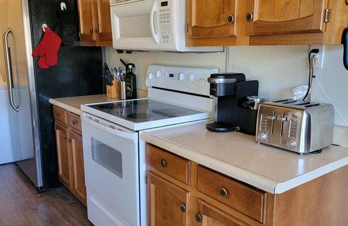 Groveland Cabin | Cozy, Remodeled Home in Groveland. Close to Yosemite! Huge Lot and Deck! AC!
