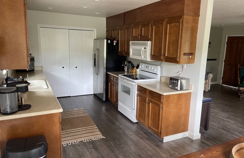 Groveland Cabin | Cozy, Remodeled Home in Groveland. Close to Yosemite! Huge Lot and Deck! AC!