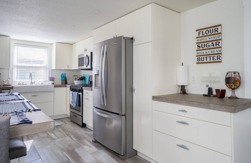 Lakeview House | Cozy Renovated Lakehouse with Boat Dock and Canal Access