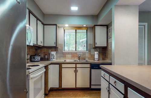 Sapphire Apartment | Cozy renovated townhome with mountain views in Sapphire, North Carolina!