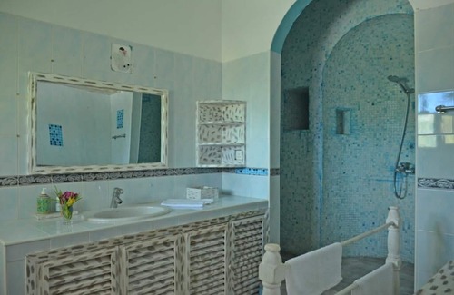 Watamu Bed & Breakfast | COZY RESORT SURROUNDED BY GREENERY WITH POOL IN THE CENTER OF WATAMU