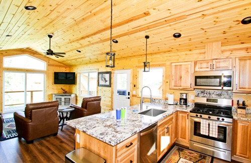 Soldotna Cabin | Cozy Retreat at CAM'S Kenai Riverfront Lodges