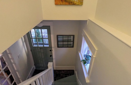 Guelph House | Cozy retreat home in Guelph. Pet-friendly!