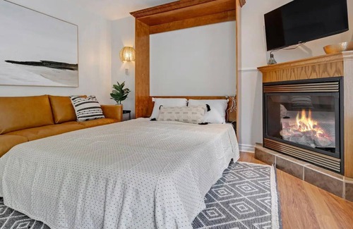 Mont Ste. Marie Condo | Cozy Retreat in Mont. St. Marie - 2 Queen Beds (Pet-Friendly!)