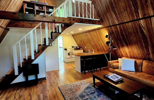 Red River Cabin | Cozy retreat in Hidden Valley, 10 minutes to Red River!