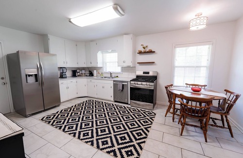 Maple Ridge House | Cozy Retreat in the heart of Tulsa. Fully handicap shower!