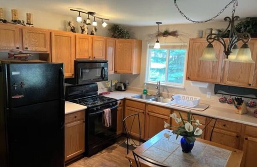 Vallecito House | Cozy retreat in the pine trees seconds to the river & couple of minutes to Vallecito Lake and a beautiful drive to Durango