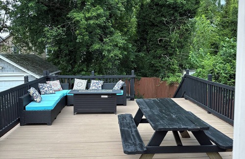 Yeadon House | Cozy Retreat near Downtown Philly, UPenn, Sleeps 8, QBed, Fast Wi-Fi