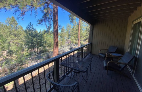 Century West Condo | Cozy retreat near downtown, amphitheater, short walk to Deschutes river, has AC!