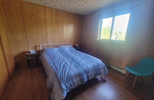 Namur Cottage | Cozy Retreat on route to Mont-Tremblant! Fronting Riviere Rouge! (Pet-Friendly)