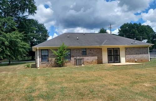 Brighton House | COZY RETREAT quiet relaxation minutes from Downtown Bham & Crossplex. Ala Adven.