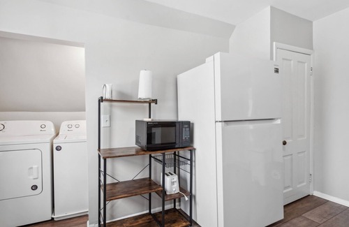 Midway Apartment | Cozy retro charm in Saint Paul with a monthly discount