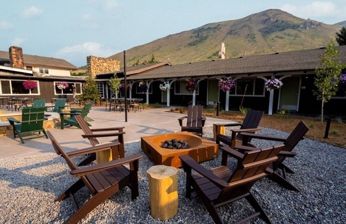 Jackson Apartment | Cozy Retro Lodge w/Heated Pool & Fire Pits, Perfect for Jackson Hole Adventures
