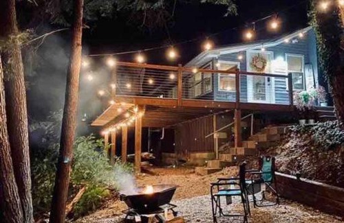 Turkey City House | Cozy Riverfront! 5 Mins to Foxburg and Emlenton