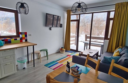 Busteni Apartment | Cozy Riverfront Apartment 1 with mountain view